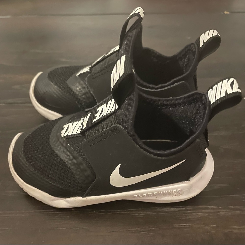 Infant / Toddler Nike Shoes Size 4